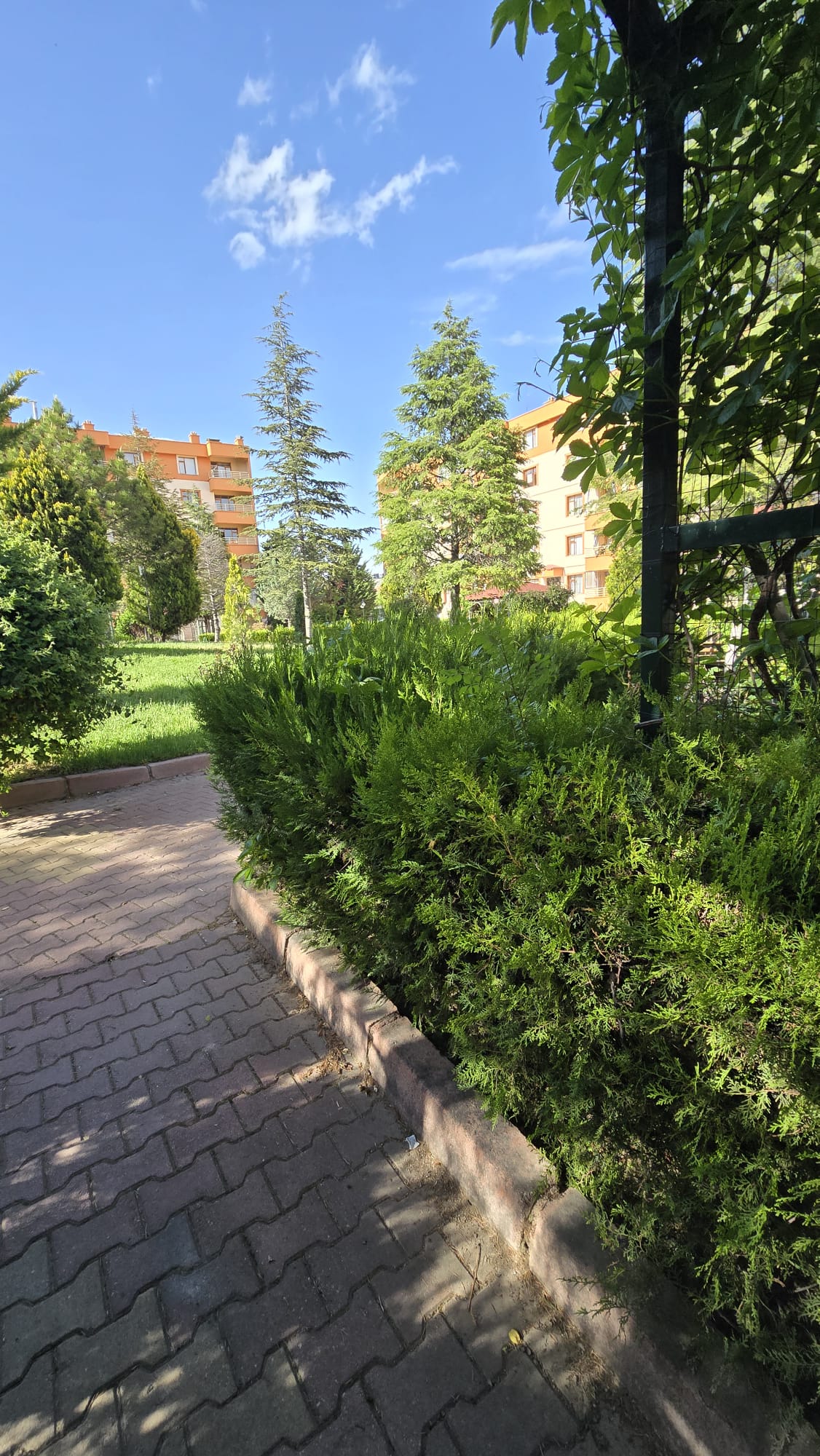 MABEL'DEN BOSNAHERSEK MAH ESKON SİTESİNDE 2+1 SATILIK DAİRE